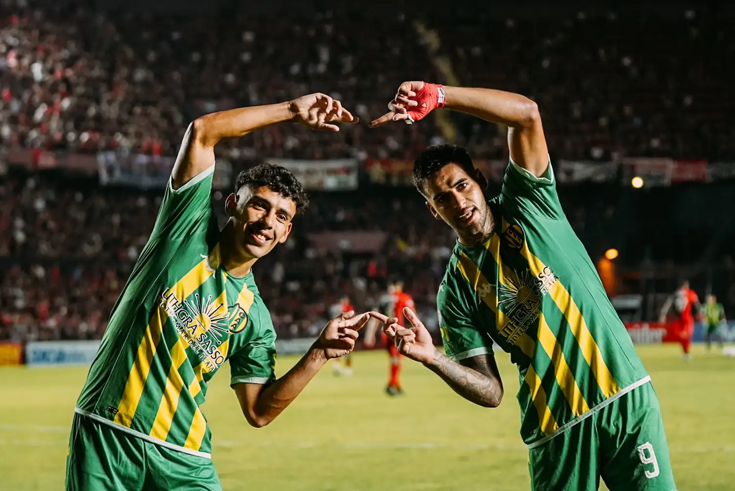 Lamendola y Colazo homanejeando a Dragón Ball (Foto: Prensa Aldosivi)