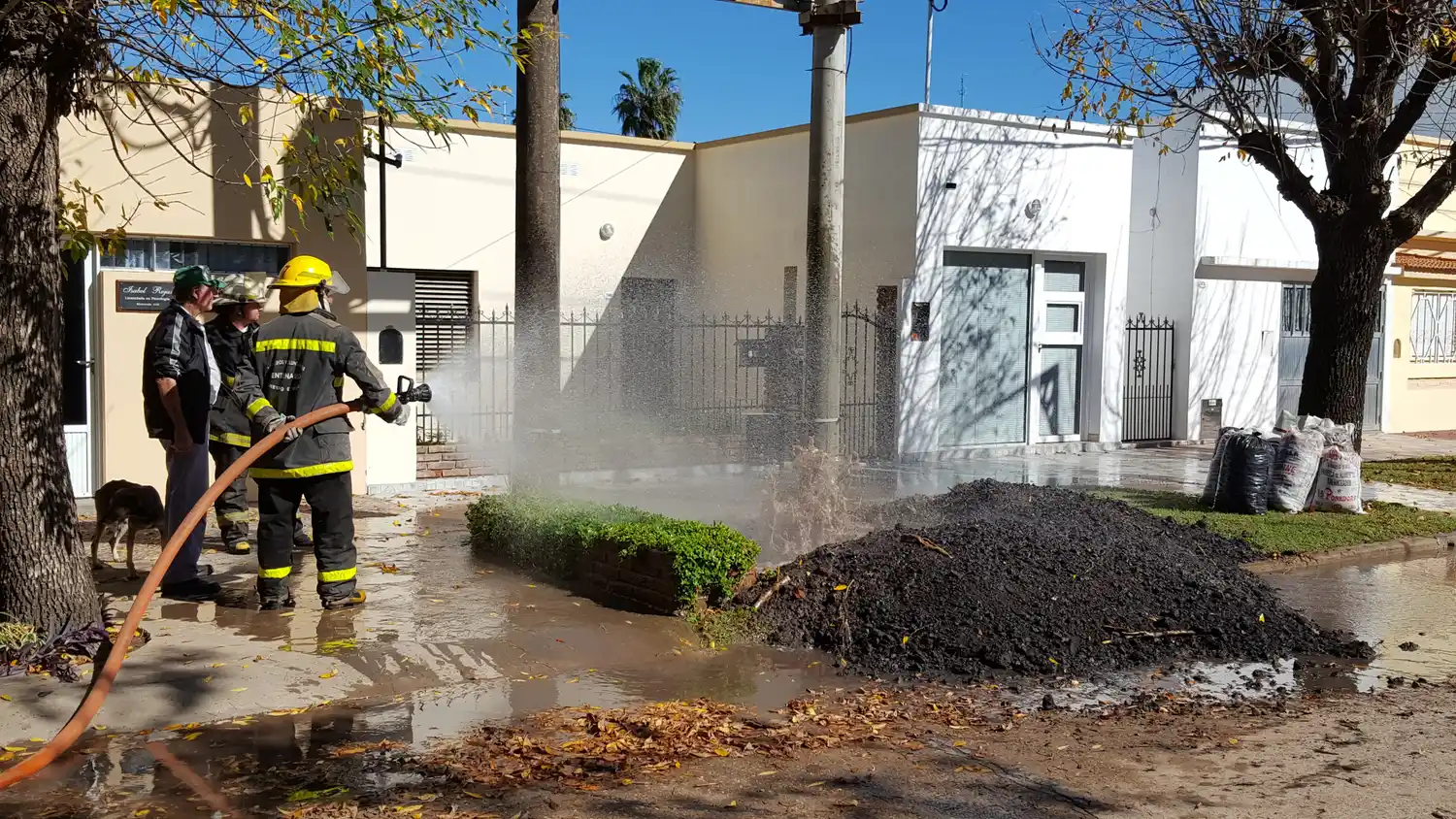 Perforaron un caño de gas y debió actuar el cuerpo de bomberos