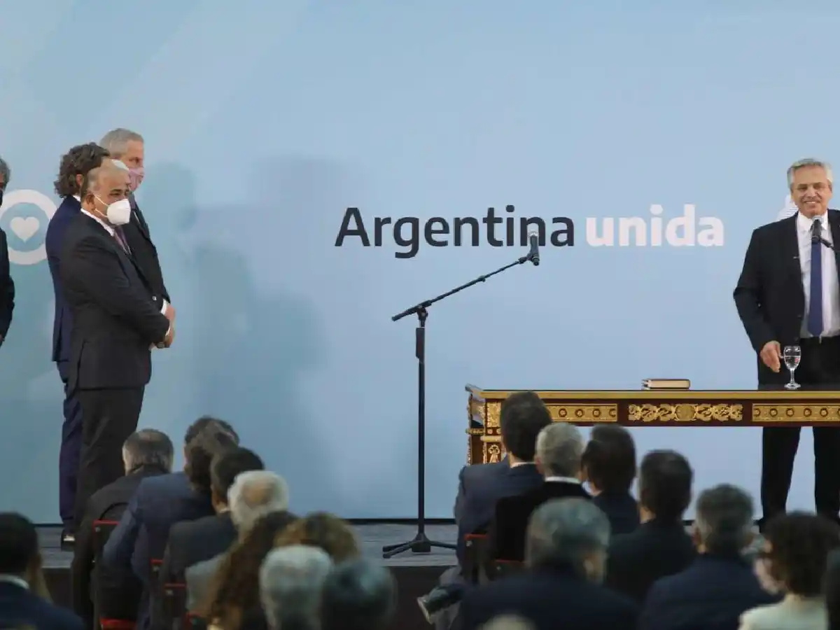 Alberto Fernández le tomó juramento al nuevo Gabinete y habló de la crisis del oficialismo