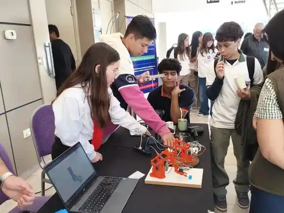 Destacada participación de la Escuela Técnica Nº1 en el Congreso de Robótica