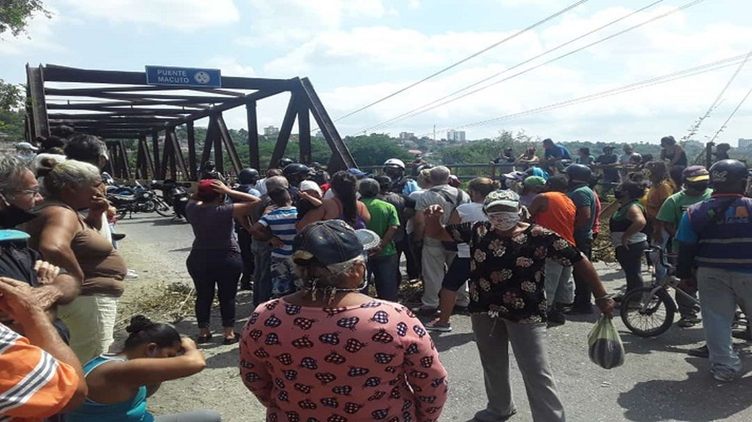 ¡VIVEN COMO CAMELLOS! Habitantes del sur de Barquisimeto llevan semanas sin recibir agua