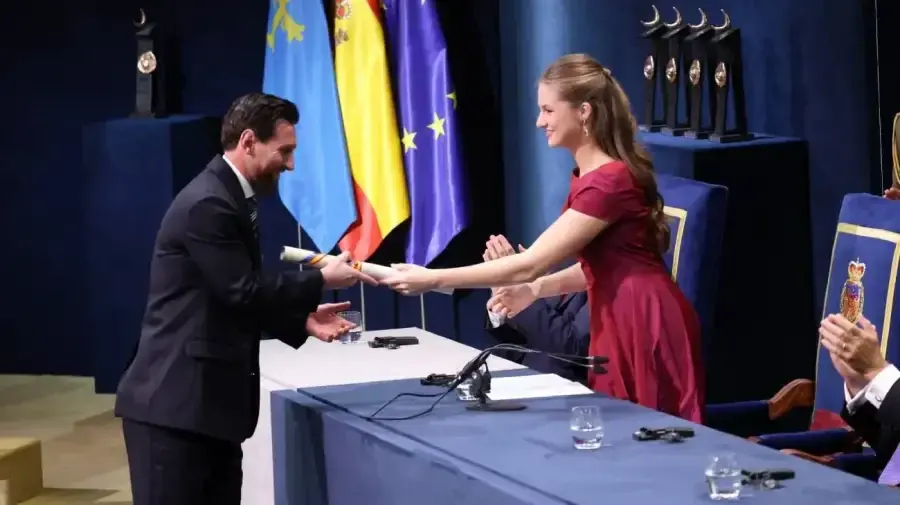 Lionel Messi recibió el Premio Princesa de Asturias y fue ovacionado ante la realeza española