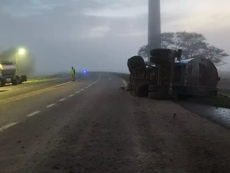 Ruta 158: volcó un camión cerca de Colonia Prosperidad