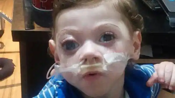 Lomas de Zamora: Su vida depende de la luz pero no le dan tarifa social