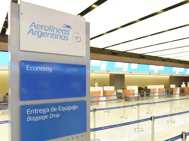 Aerolíneas Argentinas canceló 255 vuelos por el paro general de la CGT y la medida afectará a 31.000 usuarios