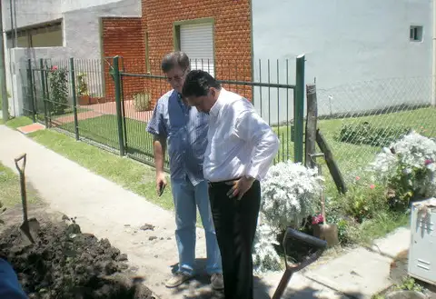 Raúl Arroyo supervisó obras de gas en Larroque