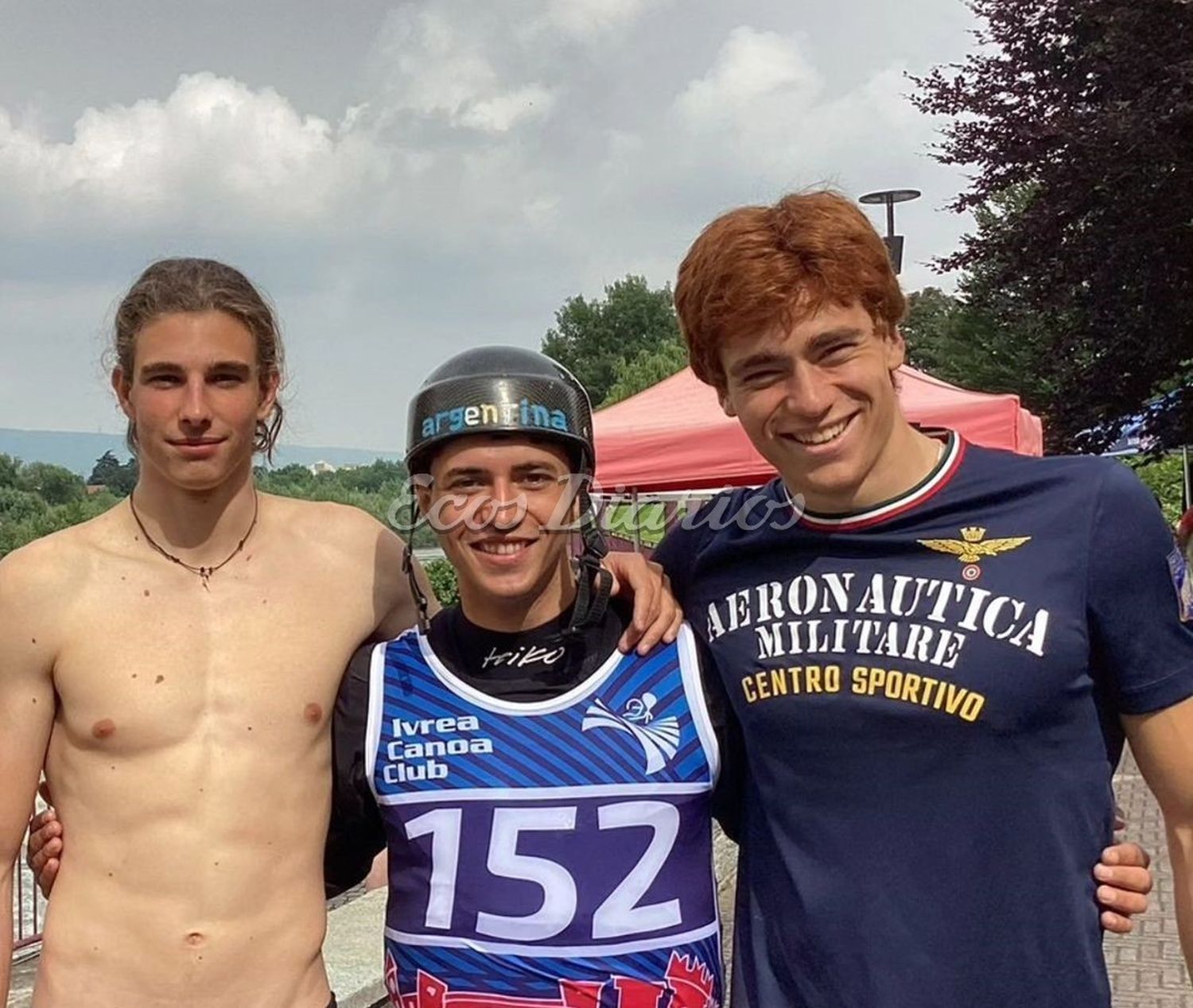 Manuel Trípano (en el centro). Junto a Barzon y Maiutto, los italianos que lo escoltaron