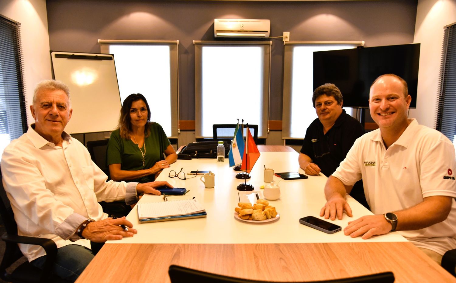 Los empresarios de Brasil y San Francisco durante una reunión.