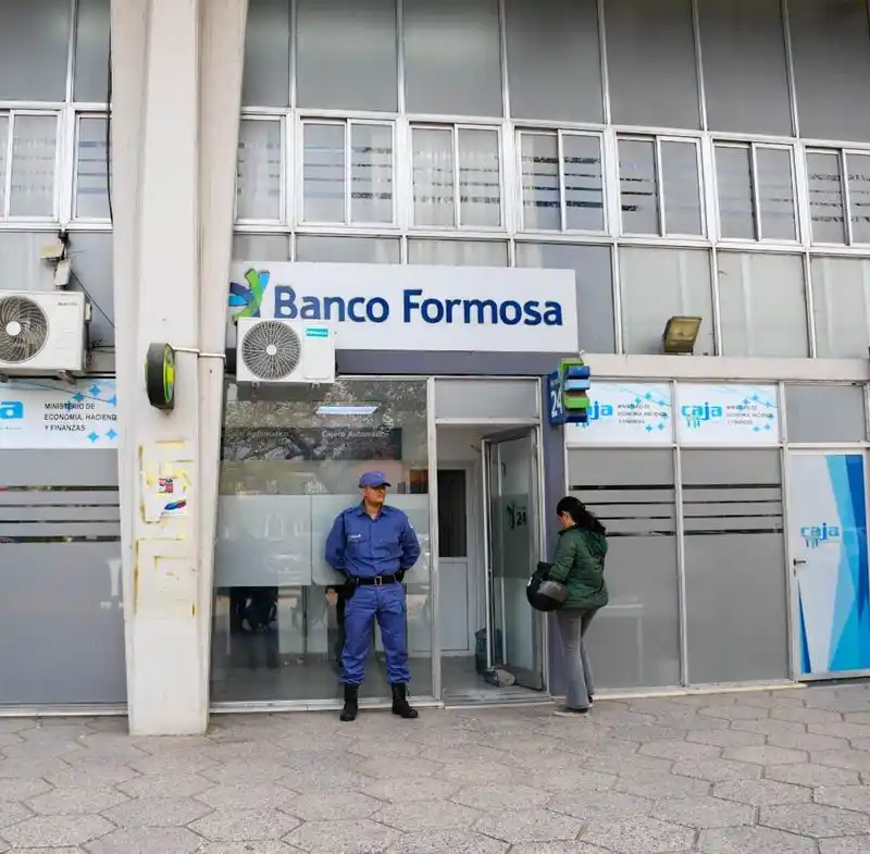Se pone en marcha un amplio operativo policial
en  inmediaciones de bancos y cajeros automáticos
