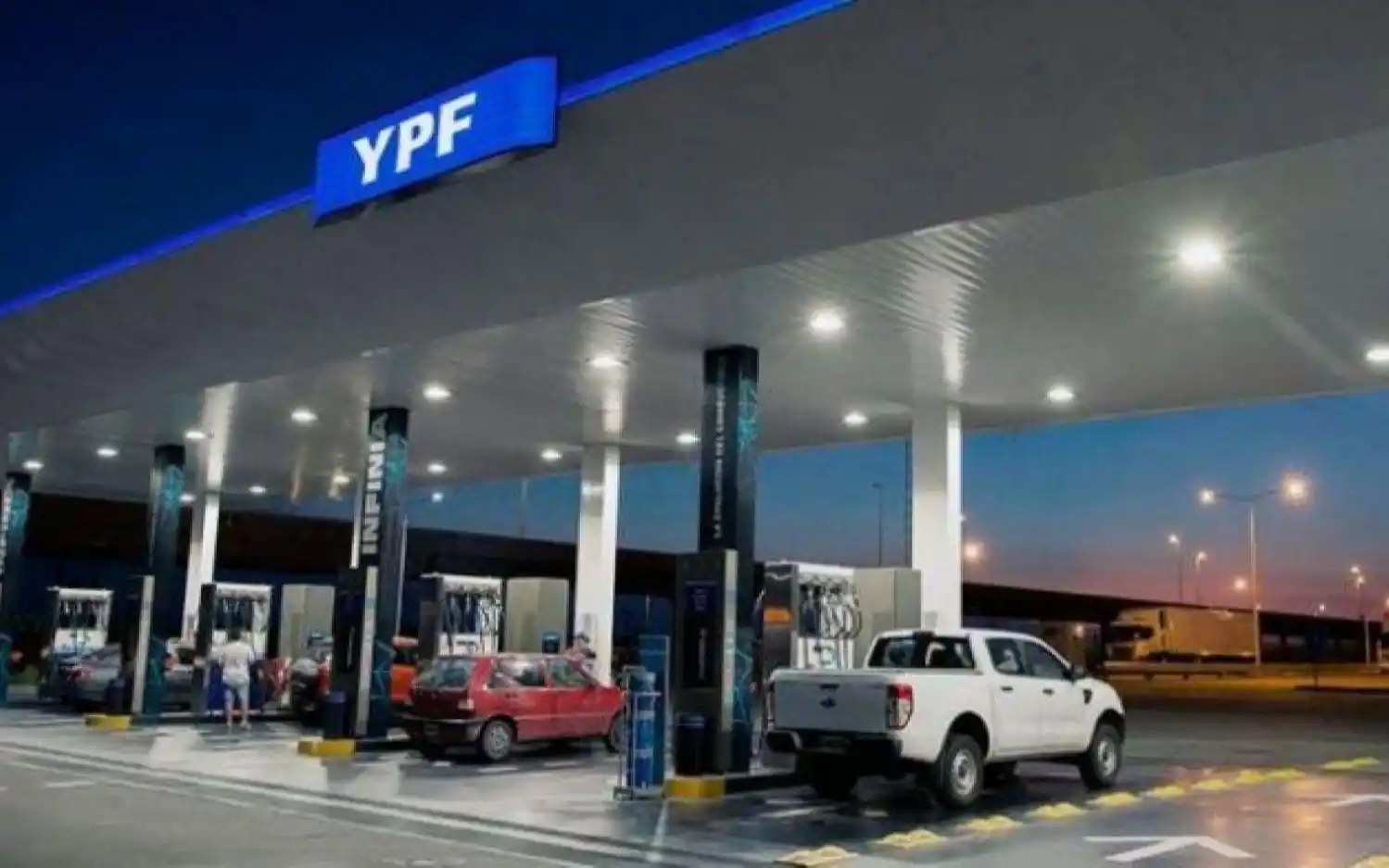 Aumento : YPF subió un 3.5 % el precio de los combustibles