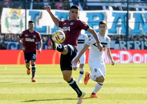 En La Plata, Talleres halló su primer triunfo