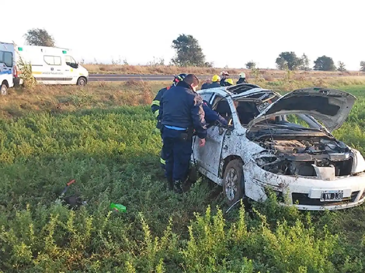 Dos hombres murieron tras volcar cerca de Huinca Renancó