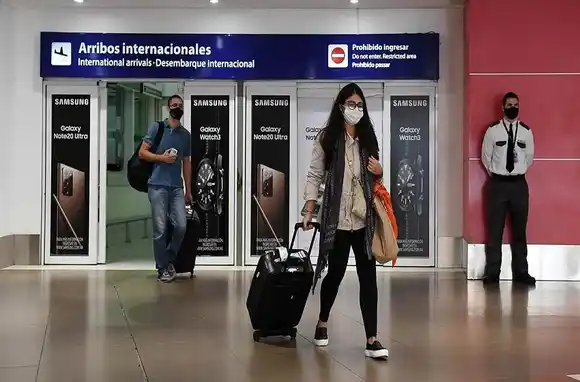 Confirmaron el primer caso en Rosario de una viajera con la variante Delta del coronavirus