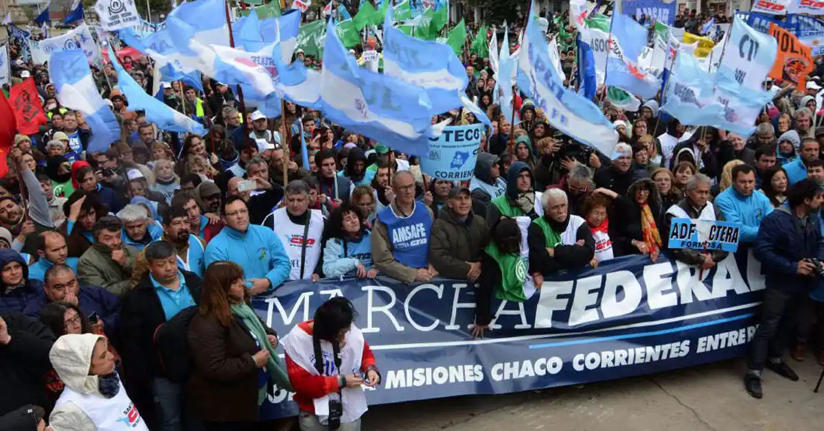 La Marcha Federal culminó con el reclamo de reapertura de paritarias