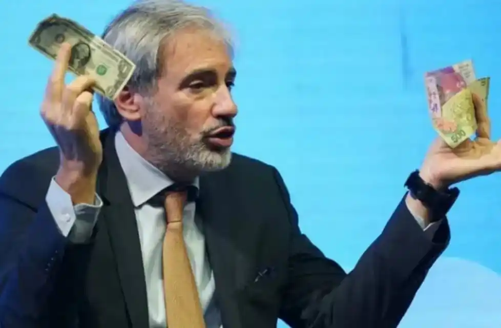 Uno de los principales asesores económicos de Milei dijo: "No vamos a dolarizar si no hay dólares"