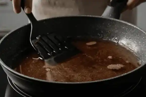 Estos son los graves efectos que puede causar cocinar con aceite usado