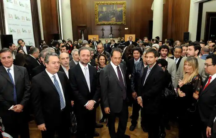 Scioli garantizó el pago del aguinaldo a empleados estatales 