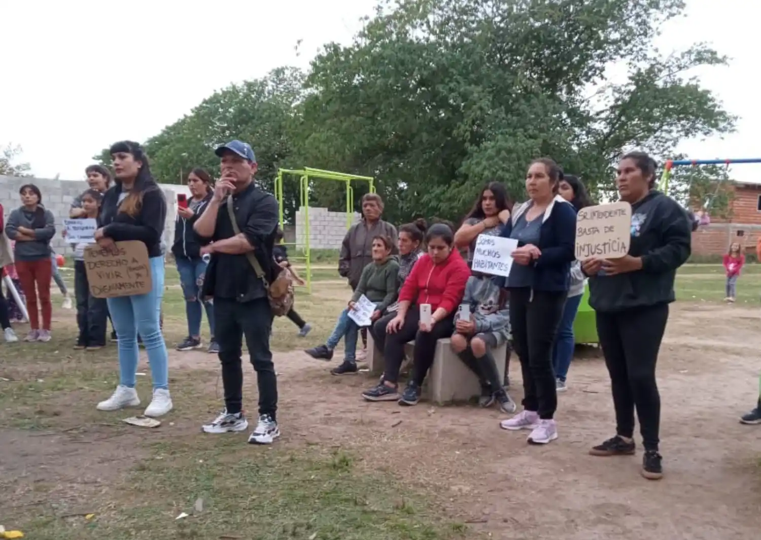 Los vecinos de La Tosquera piden por la mejora de las calles, mayor iluminación y la salud de los pobladores.
