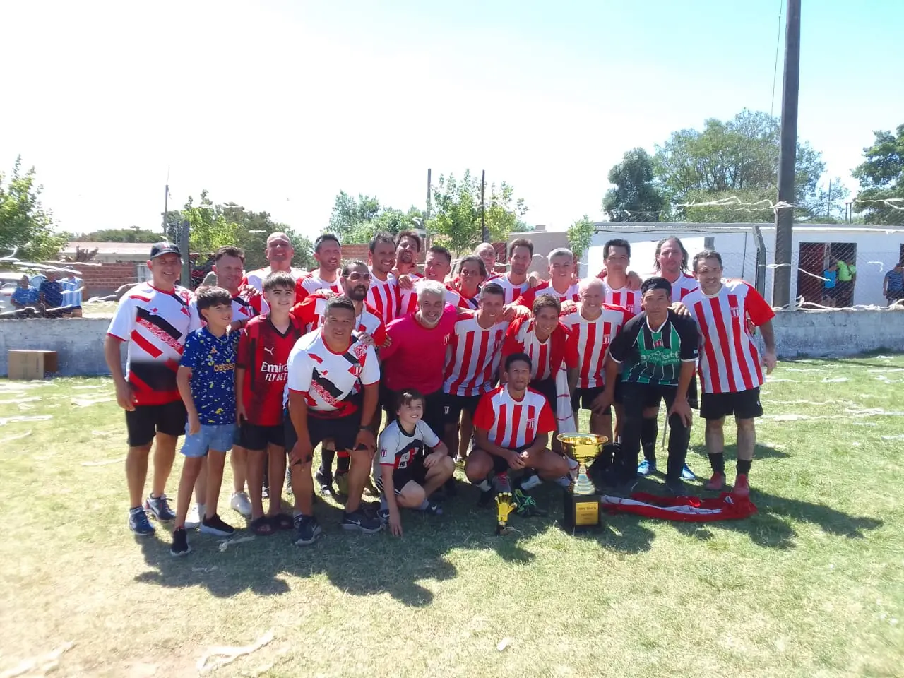 Paraná venció 5 a 0 a Huincaló y se llevó el trofeo mayor.