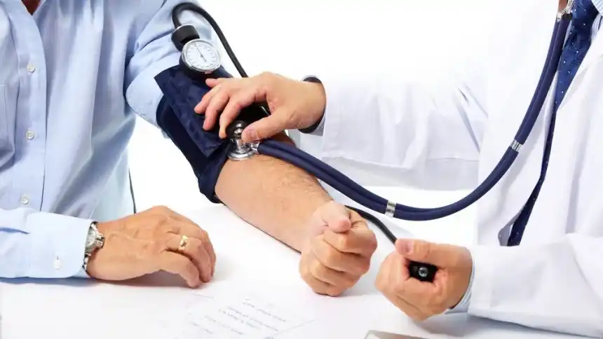 A su vez, en Perú notan "una tendencia creciente de infartos en menores de 50 años, donde el estrés figura como uno de los detonantes más frecuentes".