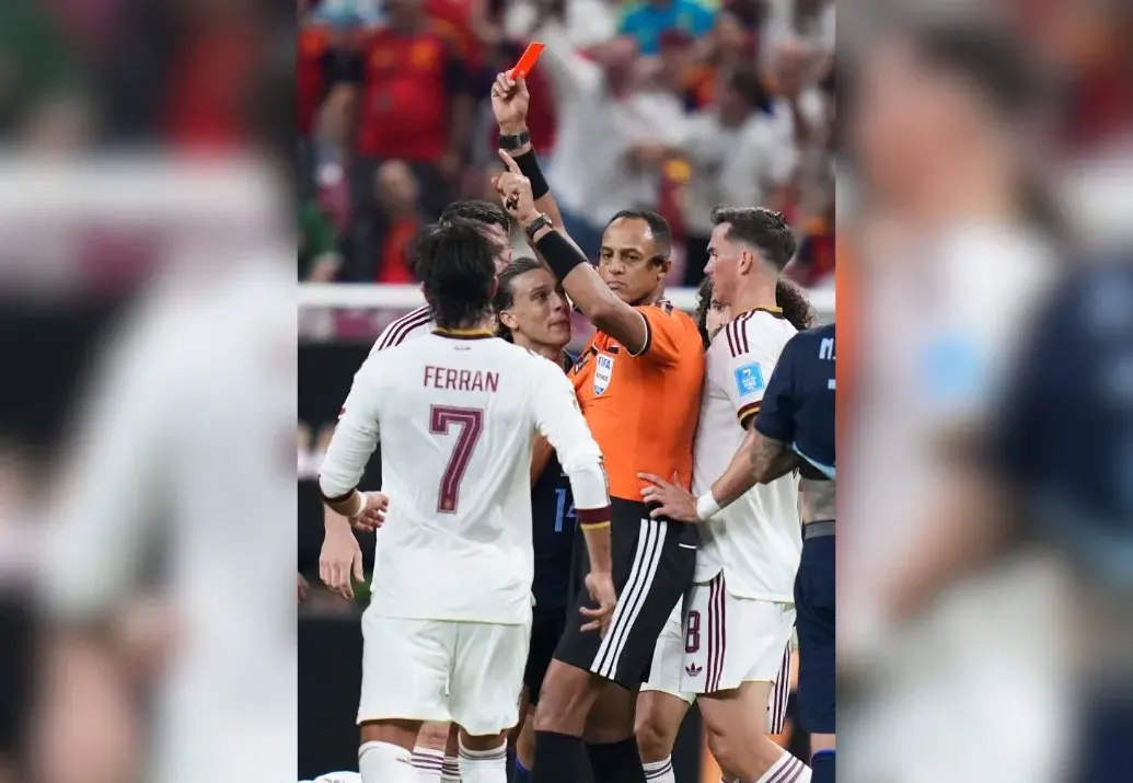 El árbitro, Ismail Elfath, será quien imparta justicia entre Argentina e Inglaterra (NA)