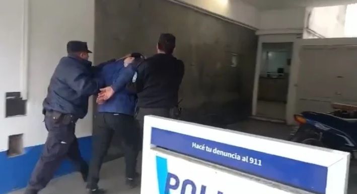 Mar del Plata: Le pegó a colectivero que se negó a cerrar la puerta por protocolo Covid y terminó detenido