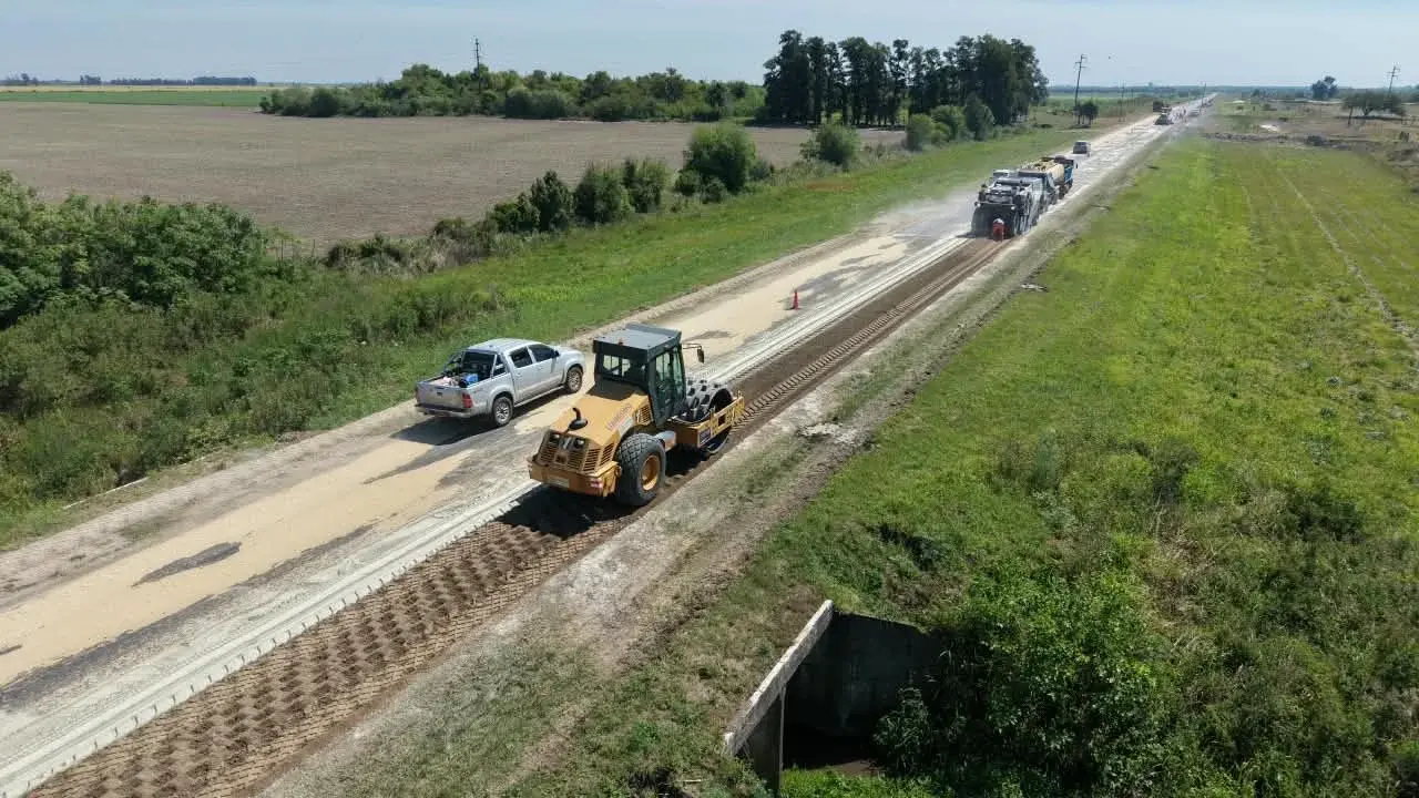 Avanza la reparación de la Ruta 280s en jurisdicción de Colonia Aldao: el Gobierno Provincial trabaja en cuatro frentes simultáneos