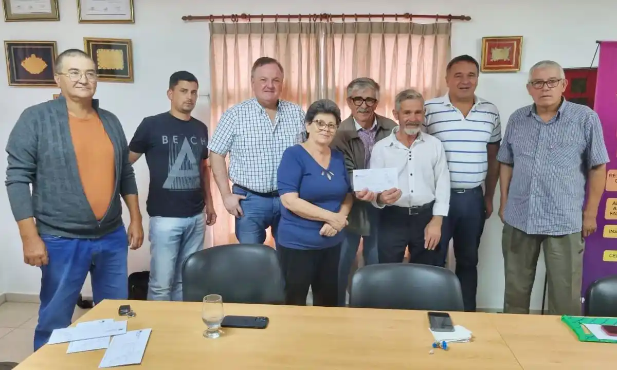 Entregaron aportes del Programa de Fortalecimiento Institucional a Villa Trinidad y Monigotes