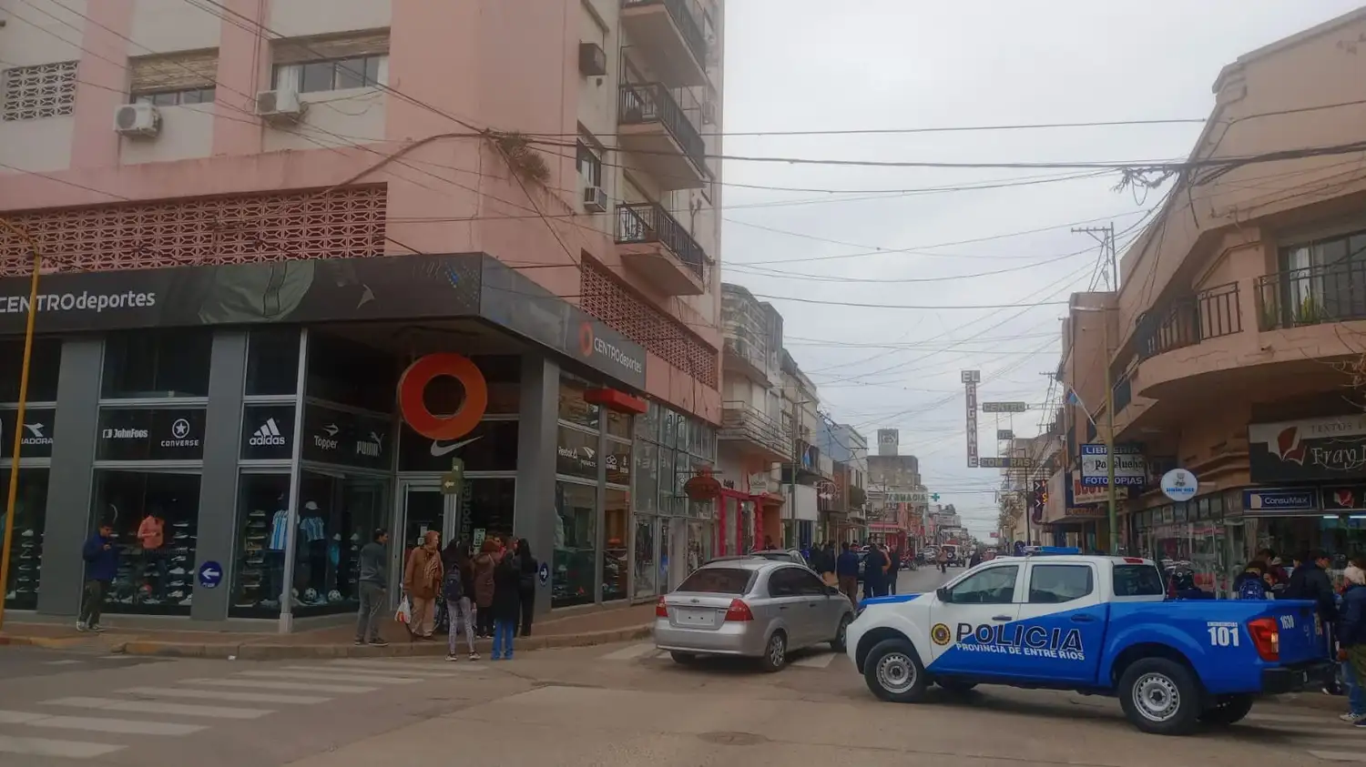 Conmoción en el centro por la muerte de una adolescente: cayó del edificio Guini