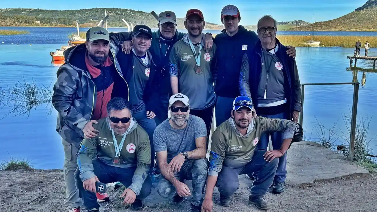 El equipo completo de la peña Pescadores de Tandil.