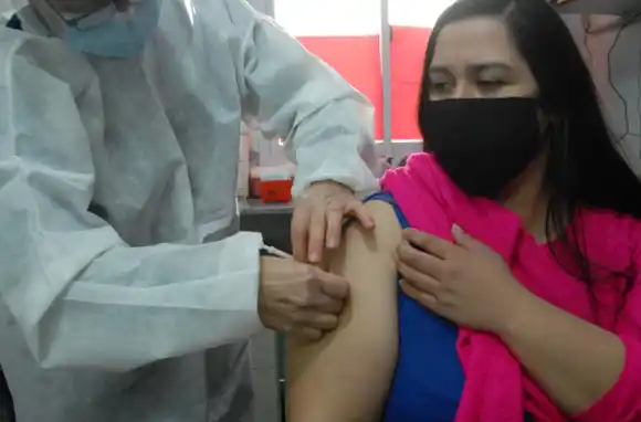 “La variante Delta escapa a la primera dosis de la vacuna”, aseguró un especialista internacional