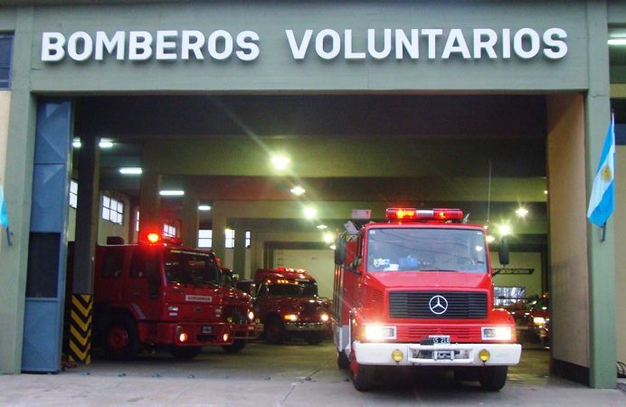 Dramático rescate en Arrecifes: Menor quedó con el dedo atascado en un anillo de la pileta municipal