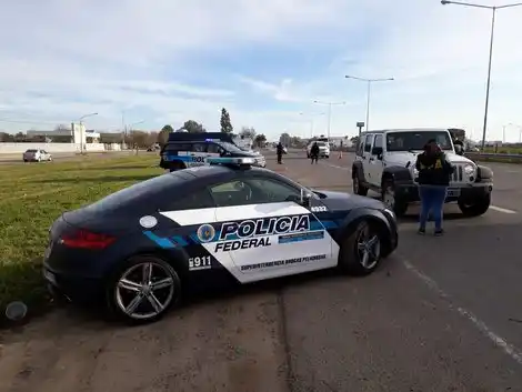 Operativo de la Policía Federal con autos de alta gama secuestrados al narcotráfico