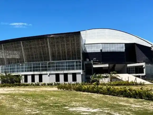 Con un show de Lerner y Turf, se inaugura el Estadio de La Costa: "Esperamos que sea una fiesta"