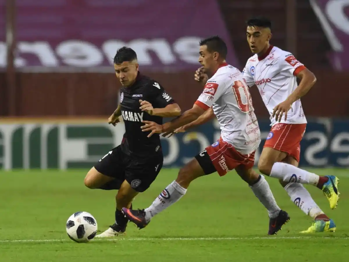 En Sarandi, Argentinos y Lanús se enfrentan buscando el pase a cuartos