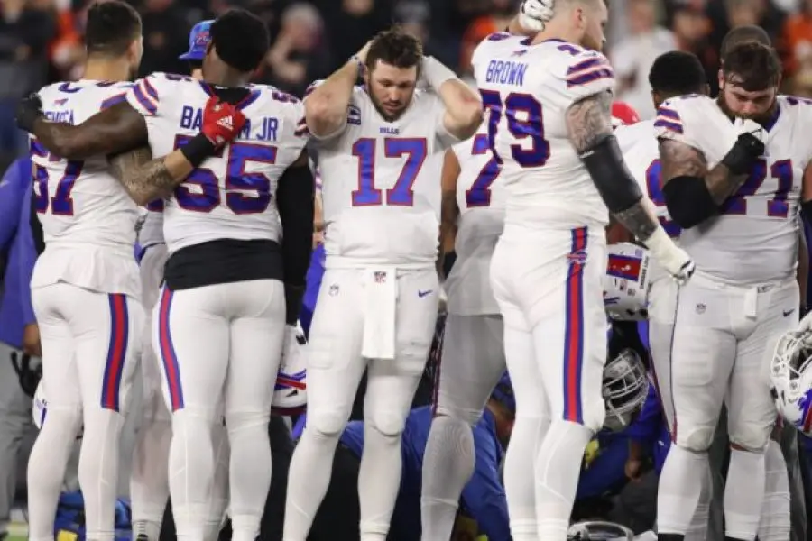 Jugador de la NFL sufrió un infarto en pleno partido