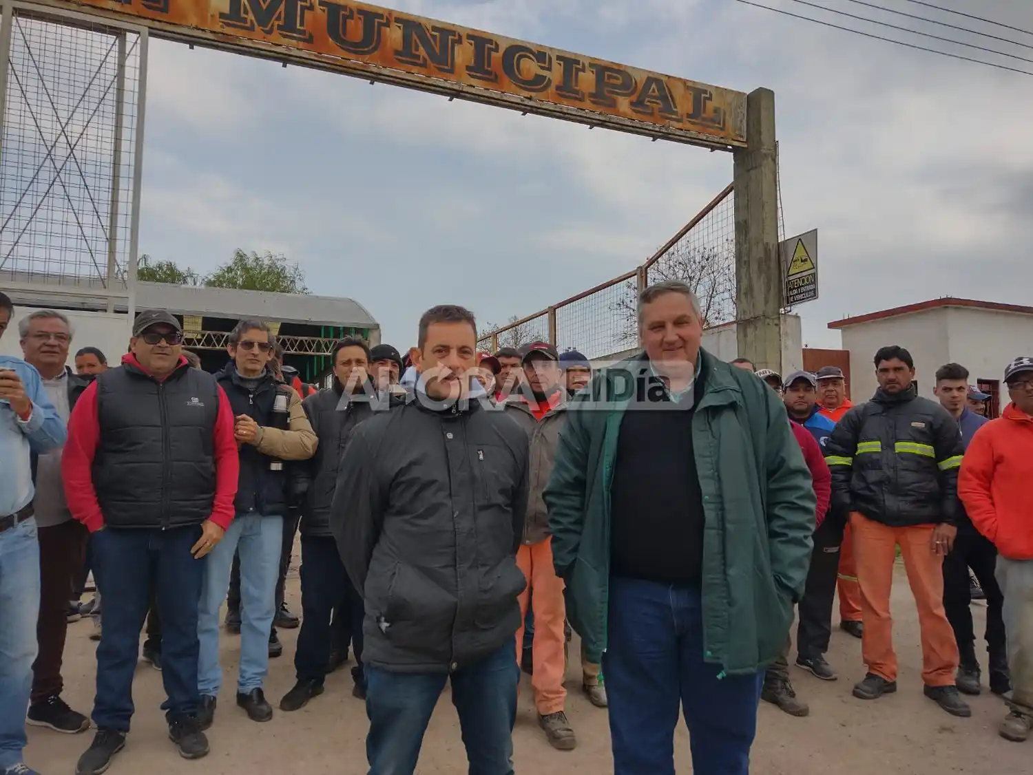 Oscar Sotto, secretario general del sindicato de trabajadores municipales de Gchú (sindicato madre del departamento)
Carlos Bargas, secretario general del sindicato de empleados municipales de Larroque