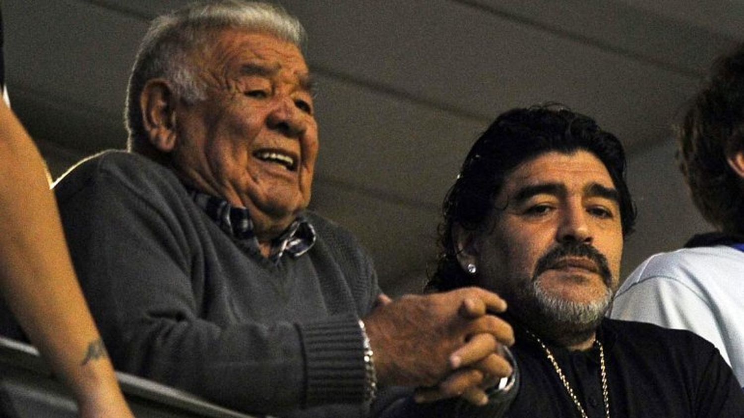 Don Diego Maradona, con respirador artificial y fármacos sedantes