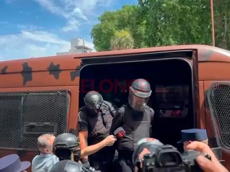 “Fui a rescatar a mi hijo”: la frase del acusado del doble femicidio al ser llevado a Gualeguaychú