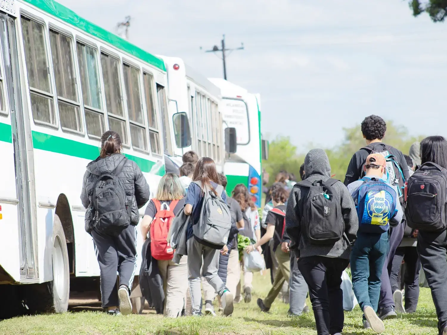 El transporte escolar rural acerca a más de 10.000 estudiantes a la escuela
