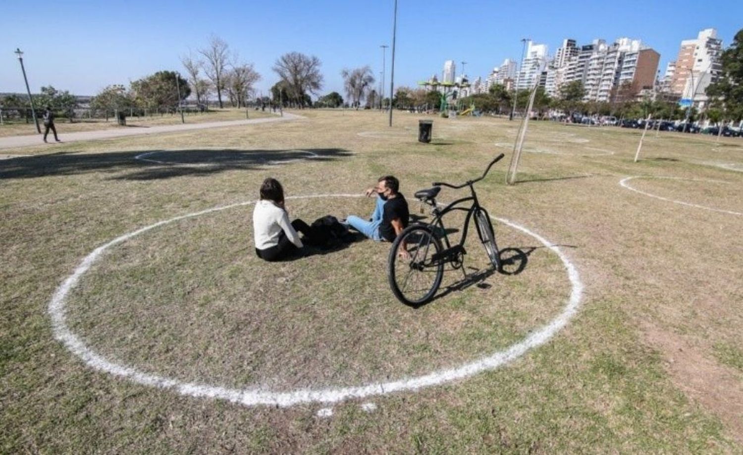 Rosario: 75 círculos pintados para picnics con distanciamiento