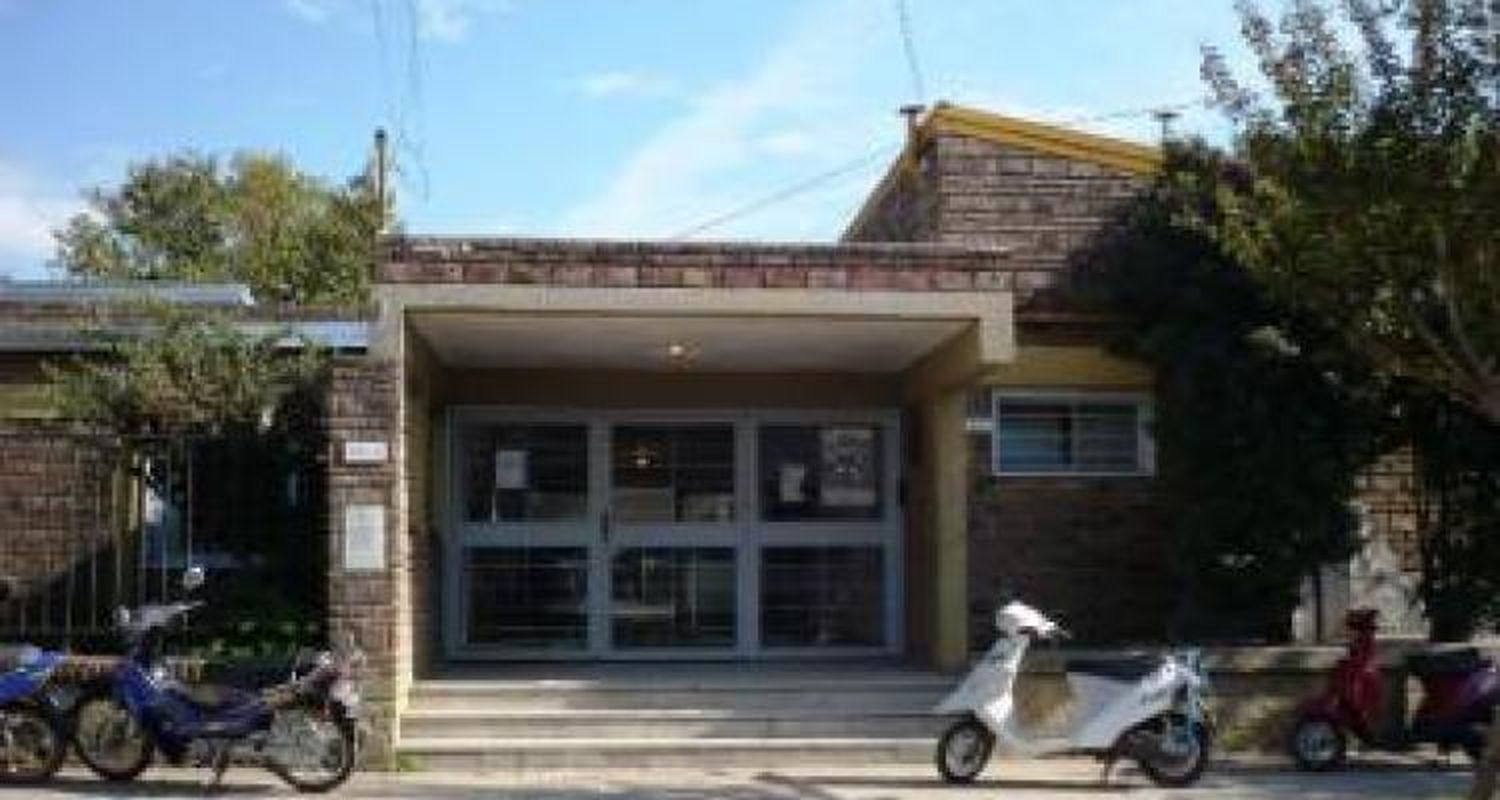 Escuela Nº7: Las autoridades se comprometieron a limpiar los baños una vez por semana