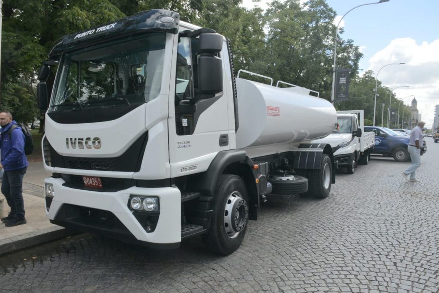 El Municipio presentó dos nuevos vehículos para la Dirección de Obras Sanitarias