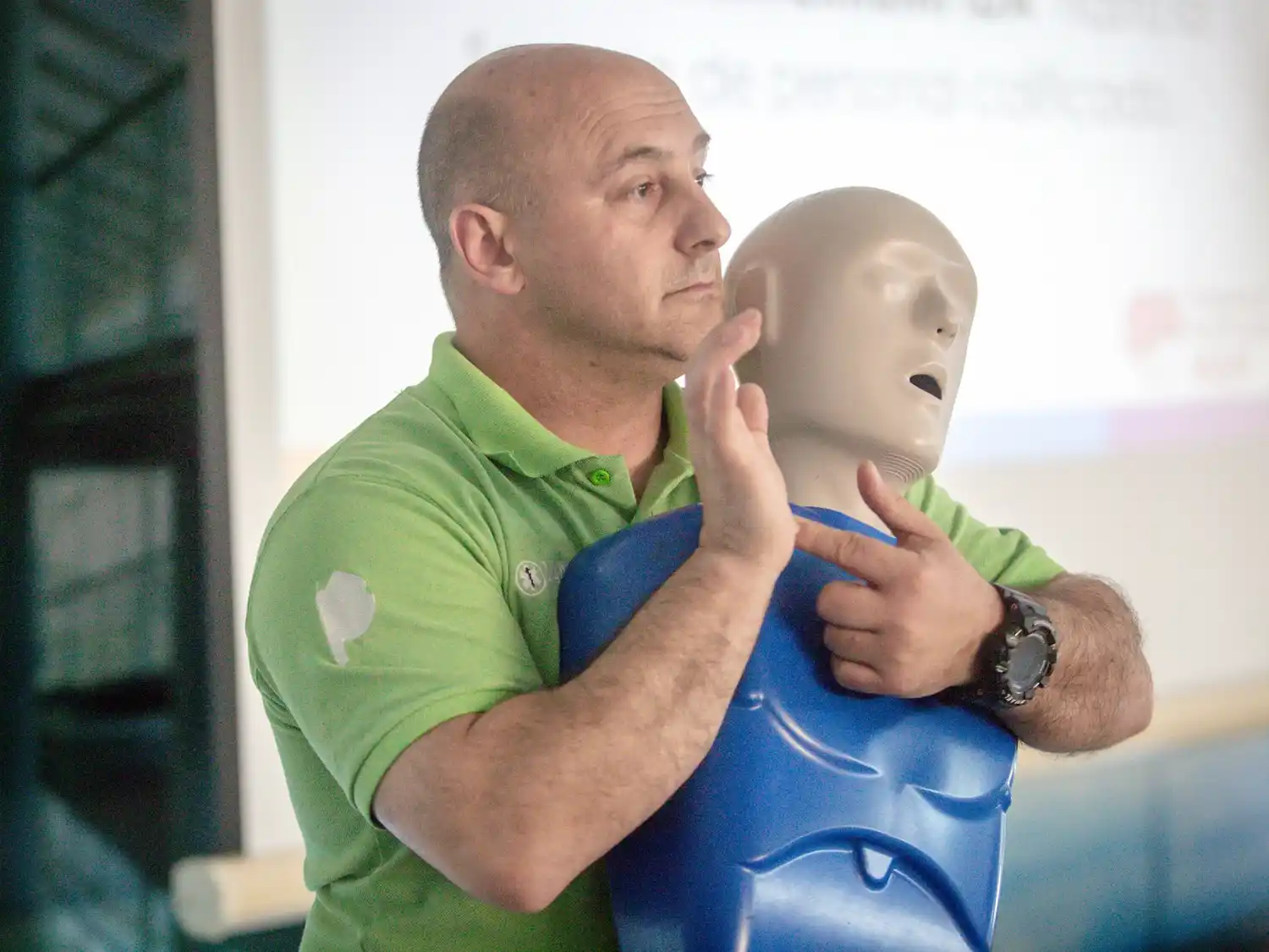 La capacitación forma parte de las acciones continuas del Municipio para promover la difusión de conocimientos básicos de RCP entre los vecinod.