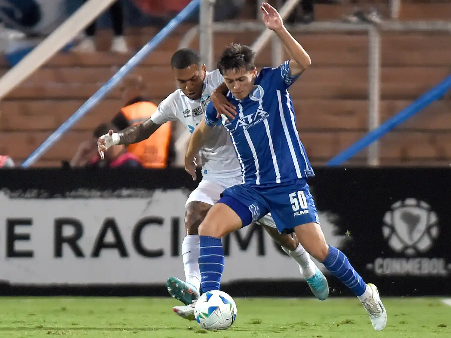 Godoy Cruz sigue como líder del grupo D.