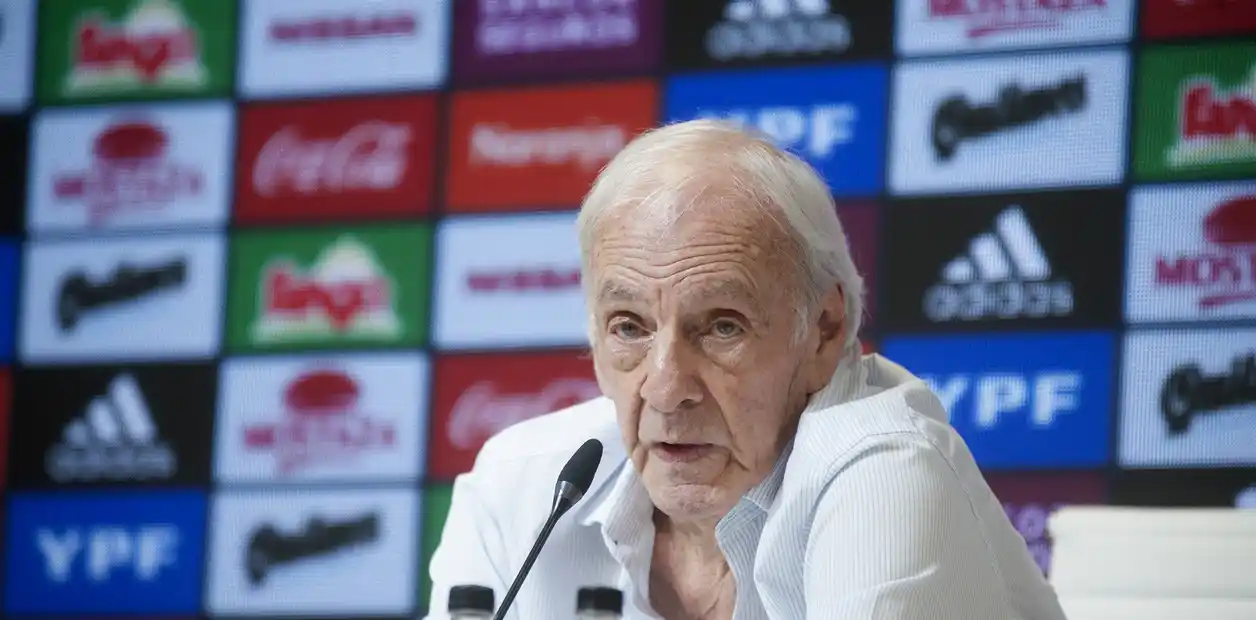 Detuvieron al hijo de César Menotti en el aeropuerto de Ezeiza