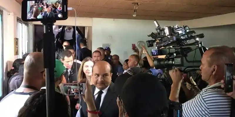 Por el presunto delito de TERRORISMO privan de libertad al PERIODISTA Roland Carreño