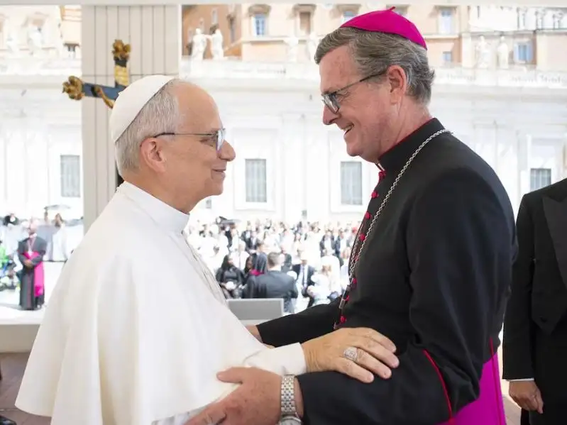 En la previa del encuentro con Javier Milei, el papa León XIV saludó a Monseñor García Cuerva