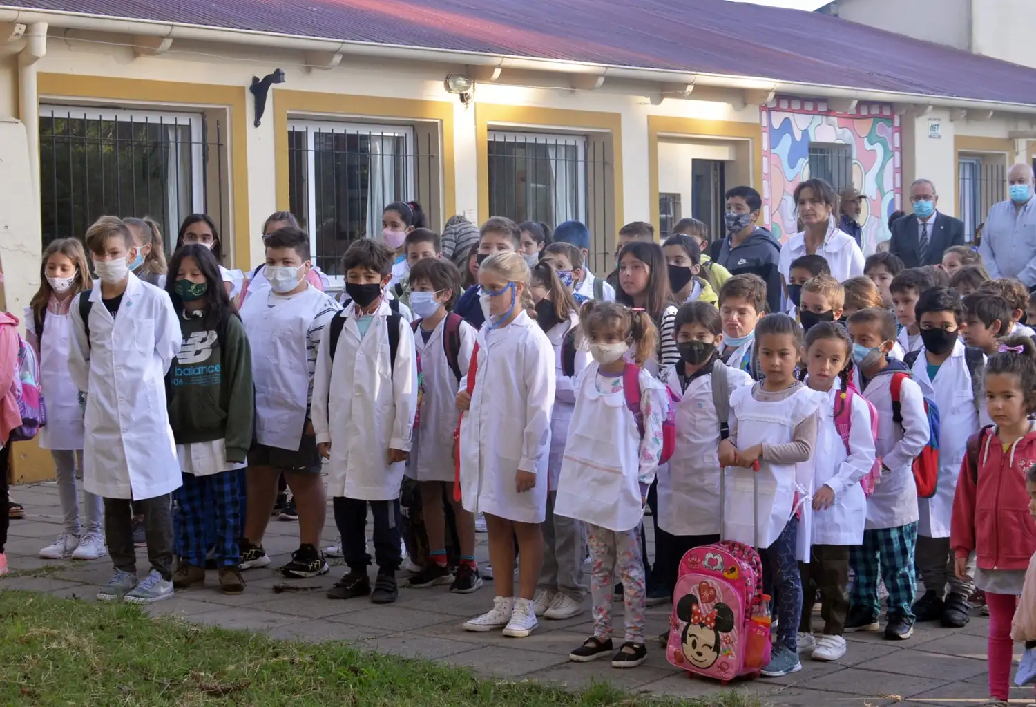 Remarcan que especialistas recomiendan sostener uso del barbijo en las escuelas