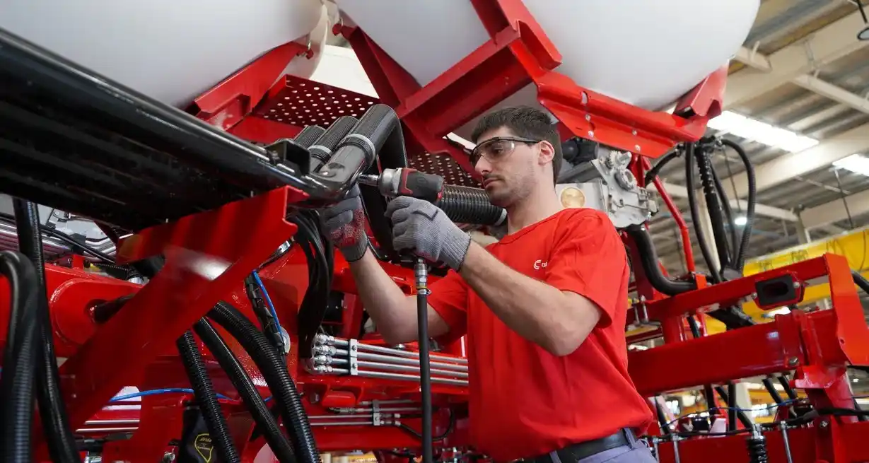 La importación de maquinaria usada para el campo vuelve a ser eje de discusión entre el oficialismo y la oposición.